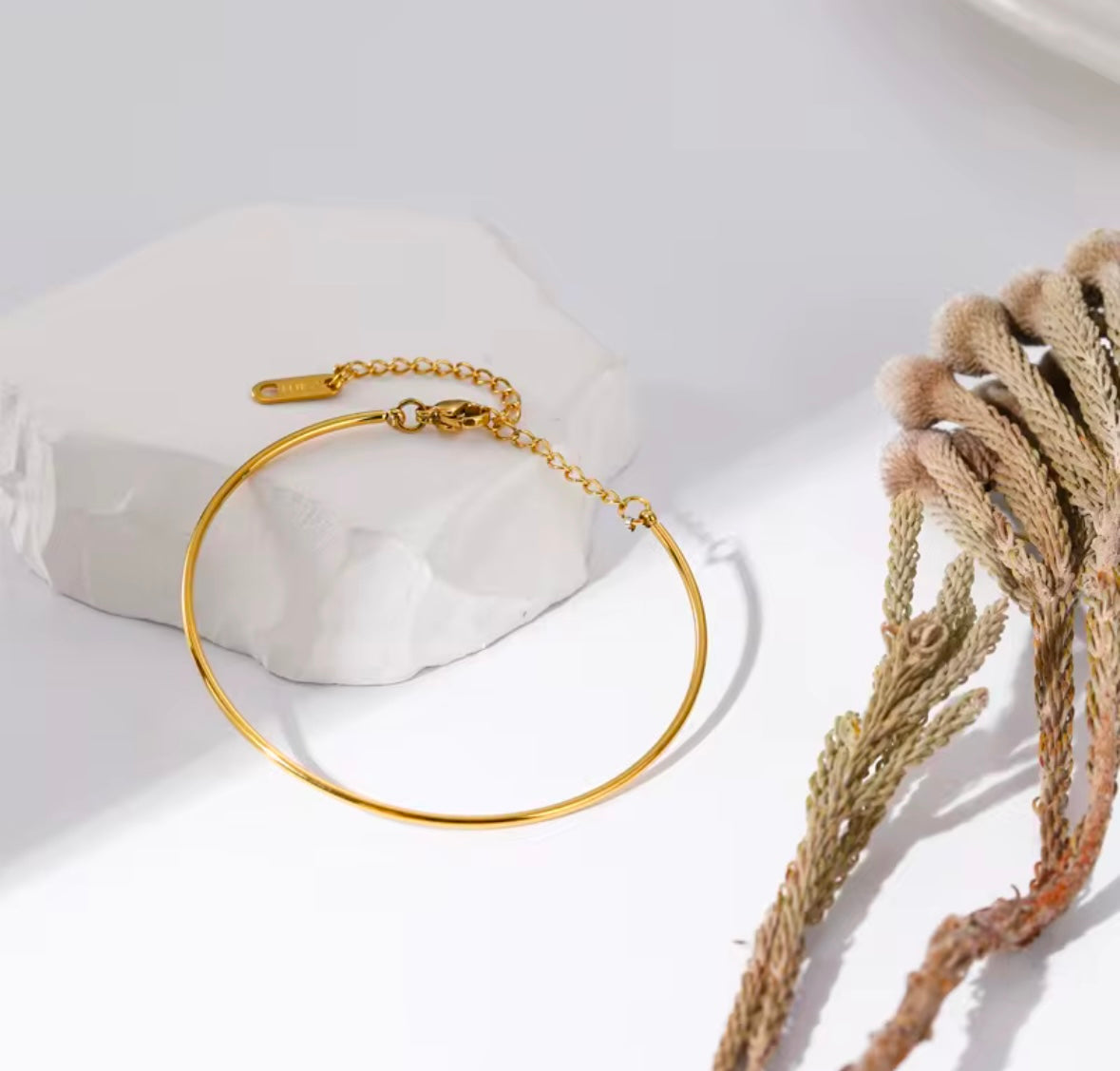The Aurea Sleek Bangle